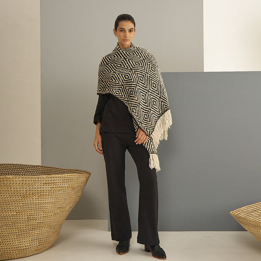 Different Throw blanket Black | 100% Baby Llama