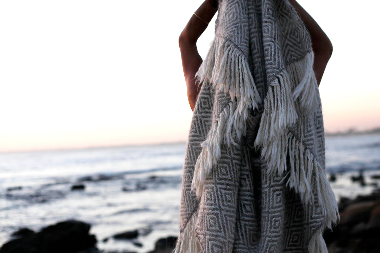 Couverture grise à motifs différents | 100 % lama bébé